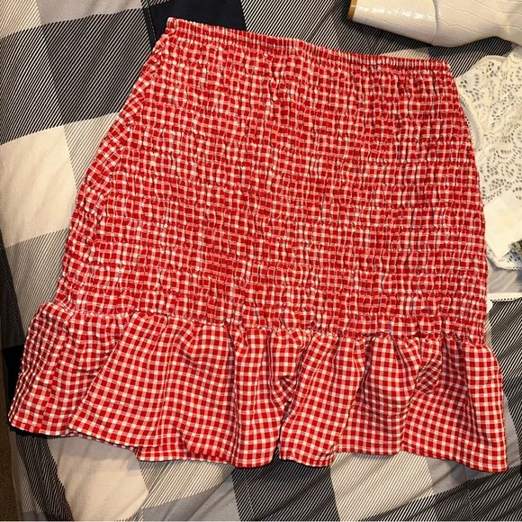 Checkered ribbed stretch ruffled bottom skirt  ❤️🤍 - Picture 4 of 7